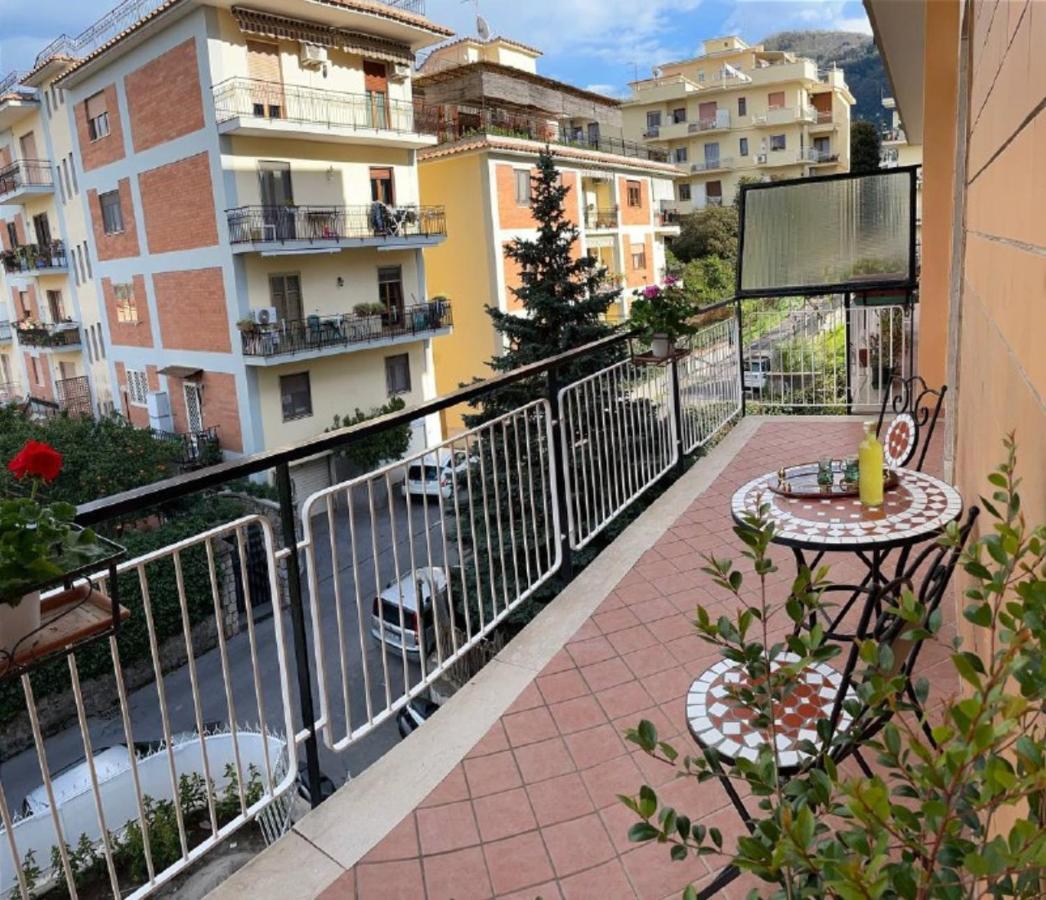 A Casa E' Mamma Apartment Sorrento Bagian luar foto